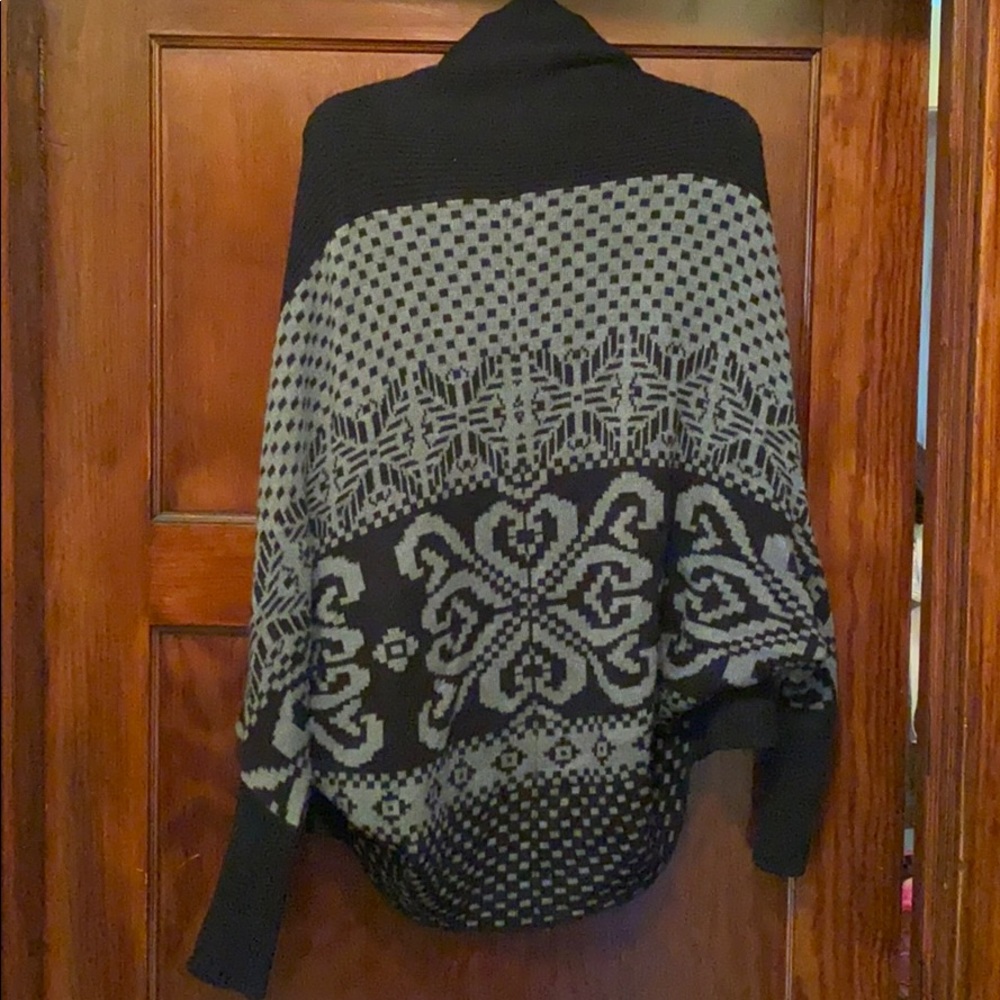Express sweater/shrug - Picture 2 of 2
